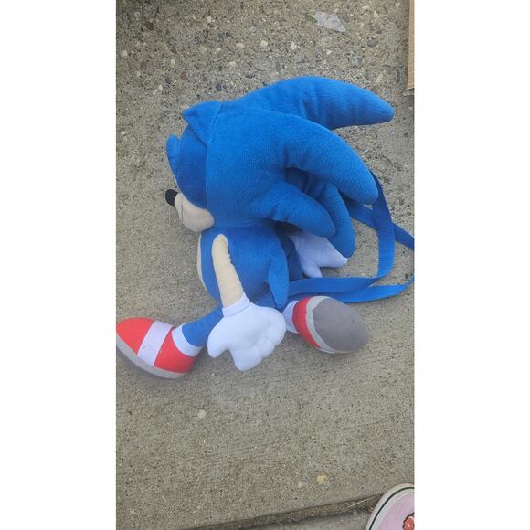 Sonic 17 Inch plush backpack - Picture 2 of 2
